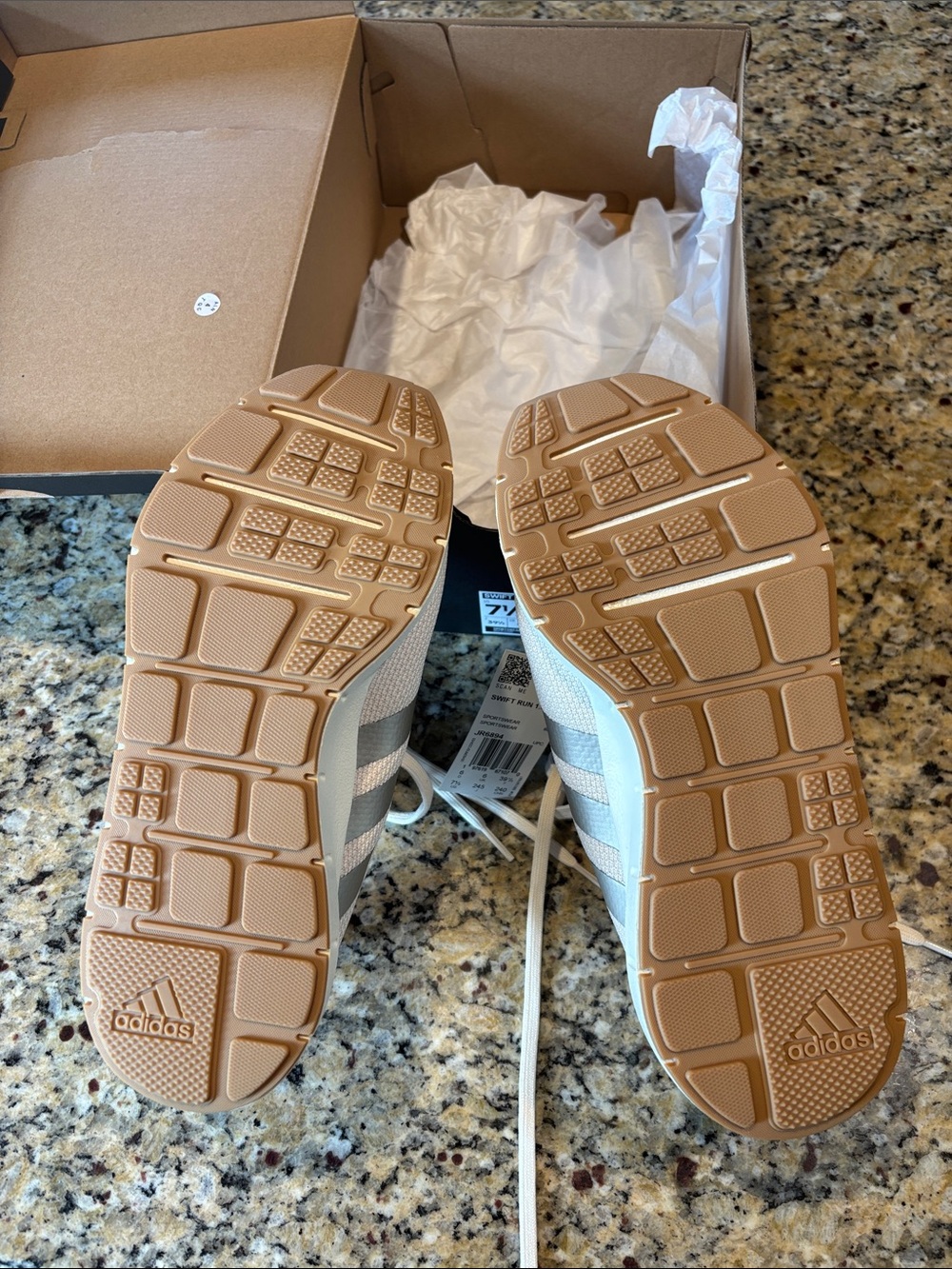 BNIB ADIDAS SWIFT RUN US 7.5 - Picture 5 of 7